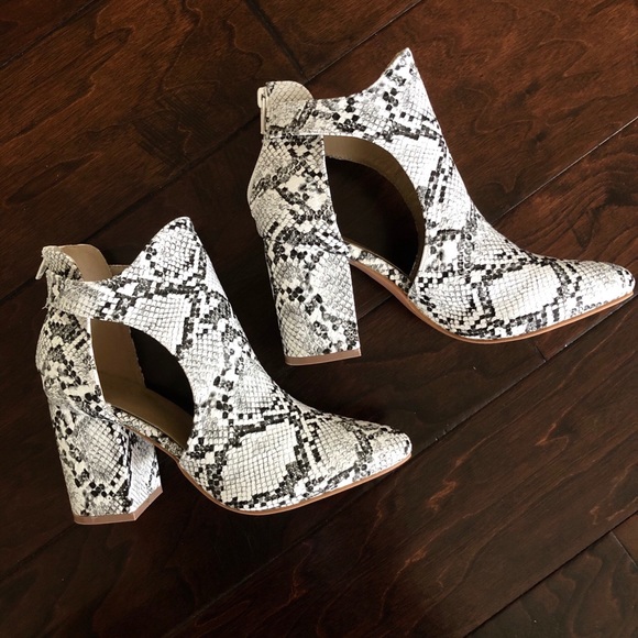 ‼️PRICE IS FIRM ‼️Snakeskin open side booties - Picture 2 of 8